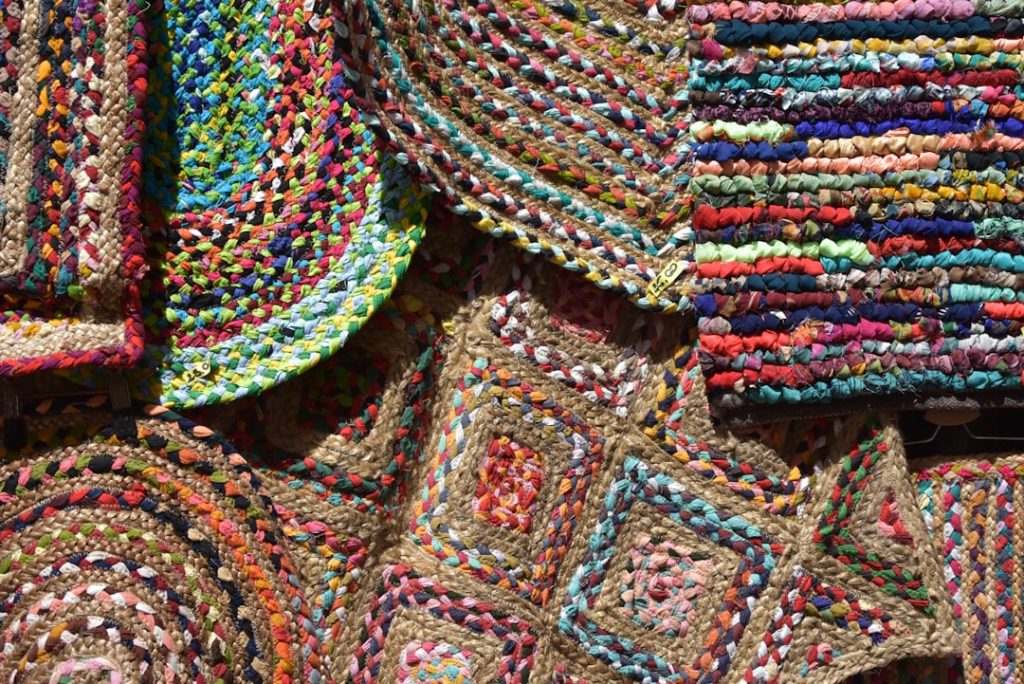 entdecken sie einzigartige handgefertigte kunstwerke und traditionelle handwerkskunst. perfekt für liebhaber von authentischen, kreativen und hochwertigen produkten.