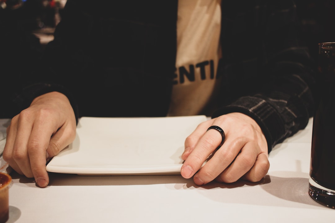 praktikumsvertrag: ein rechtsverbindliches dokument, das die bedingungen und verpflichtungen zwischen praktikant und unternehmen während des praktikums festlegt.