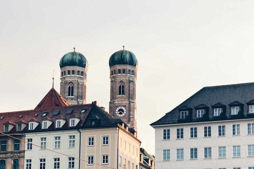 entdecken sie das gehalt von chefarztpositionen in deutschland, inklusive durchschnittswerte, faktoren und karrierechancen im medizinischen bereich.